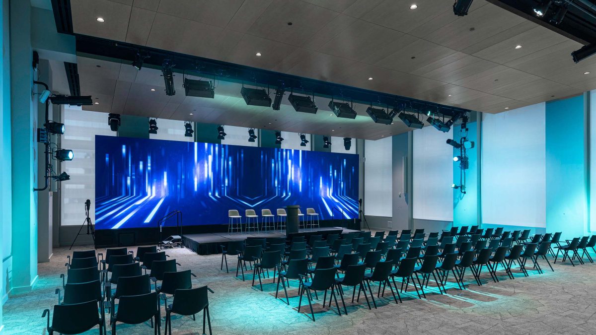 workplace-auditorium-design-large-screen