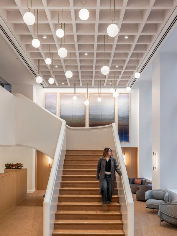 interior-lighting-design-above-staircase