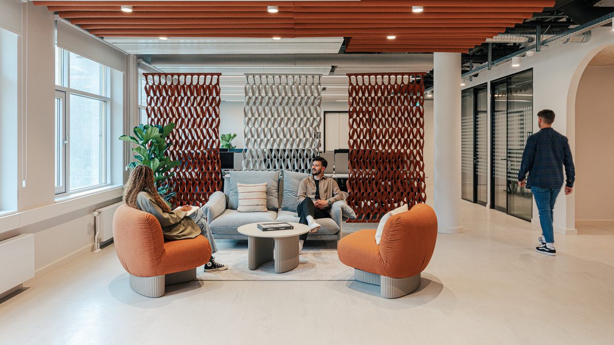 MMoser-London-financial-workplace-collaboration-plants