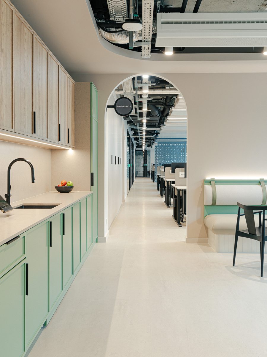 MMoser-London-financial-workplace-corridor-kitchen