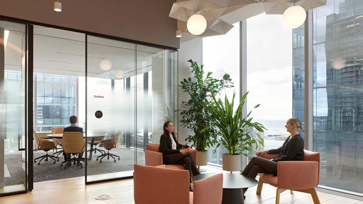Interior-Workplace-Employee-Wellnes-Lounge-Natural-Light