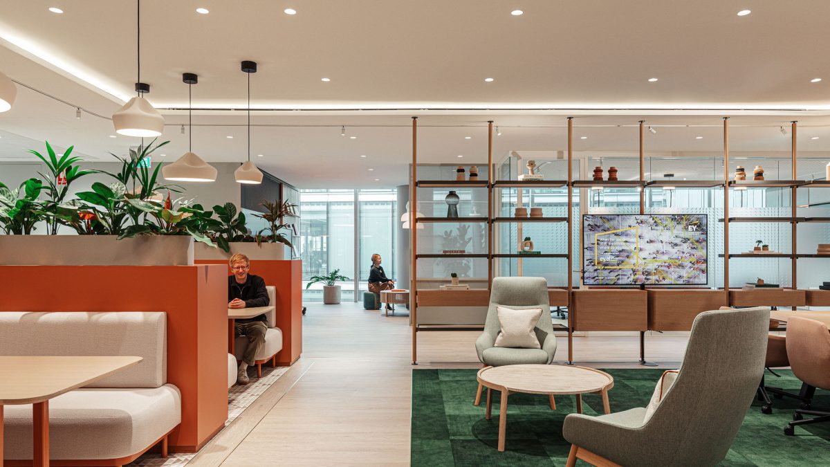 London office design blending hospitality and flexibility at EY London 1