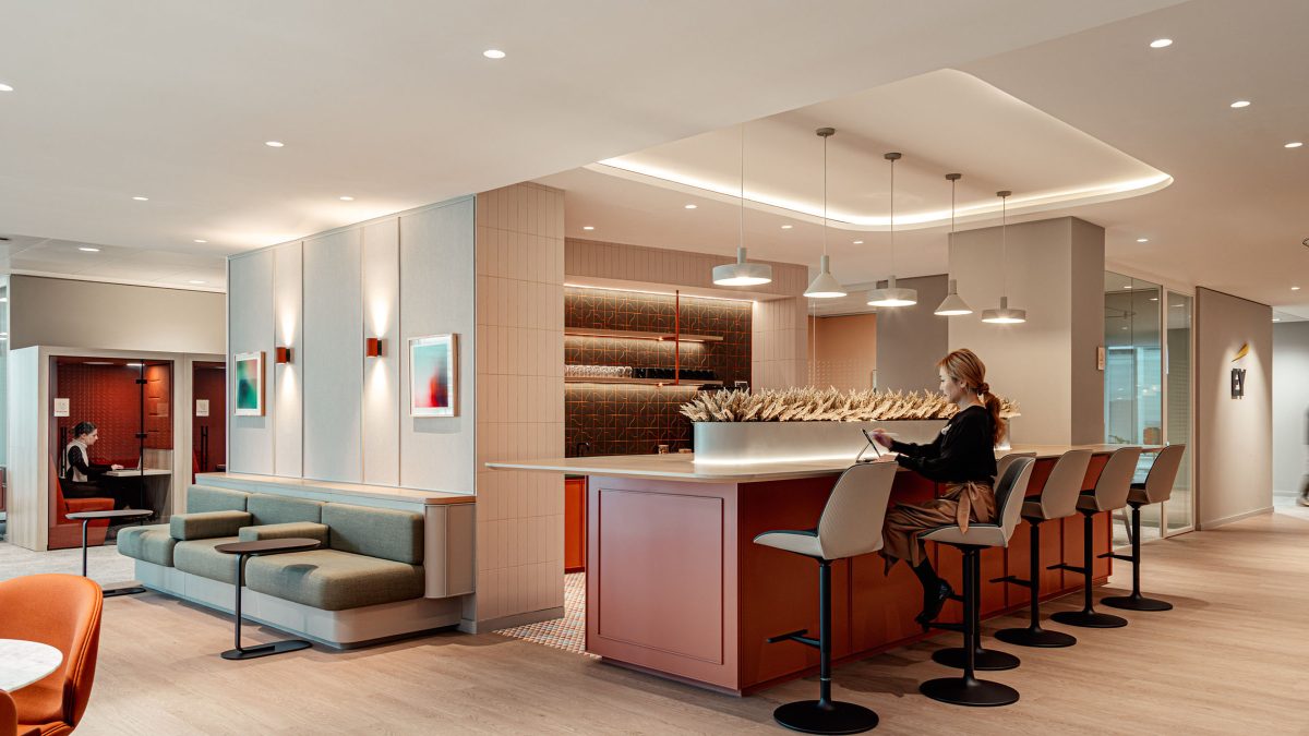 London office design blending hospitality and flexibility at EY London