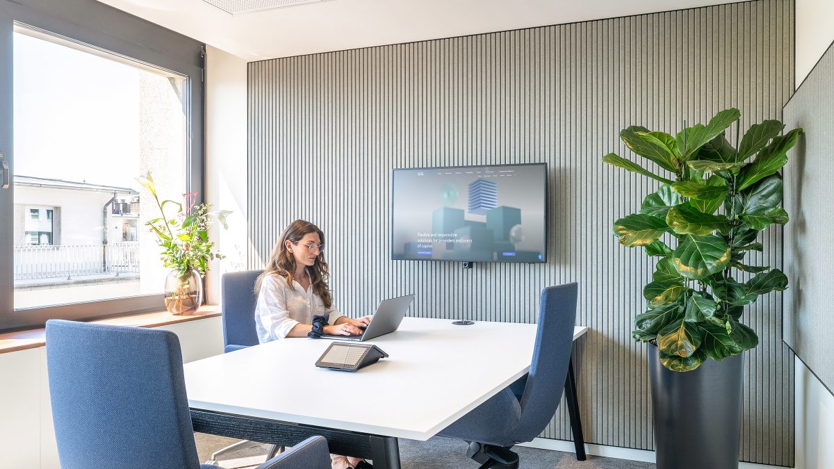 meeting-room-at-icg-design-and-build-luxembourg-office