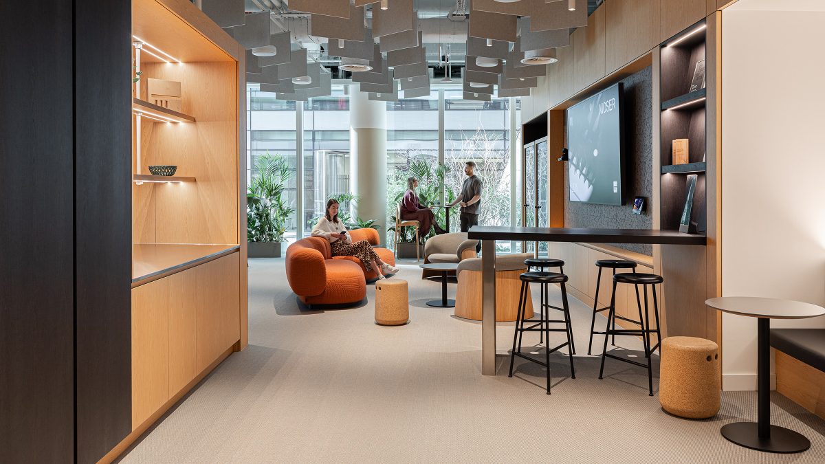 london-workplace-strategy-goals-m-moser-office-welcome-area