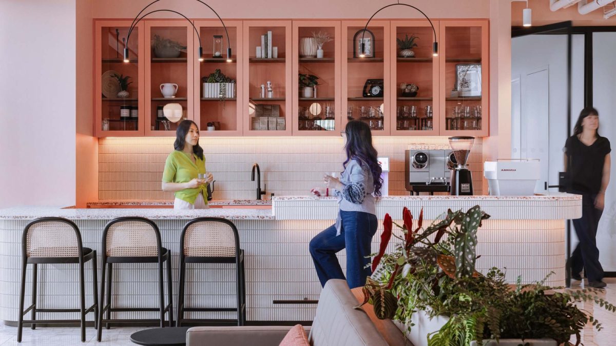 workplace-strategy-and-design-cafe-women-talking