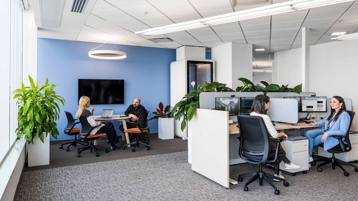mmoser-vancouver-airport-authority-vancouver-workplace-interior-desk-space