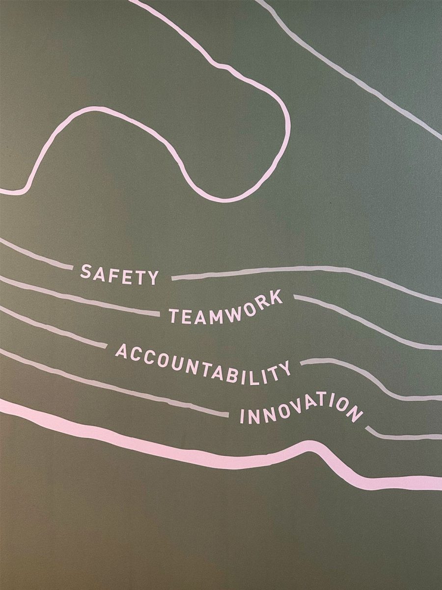 mmoser-vancouver-airport-authority-vancouver-workplace-interior-graphic-company-values