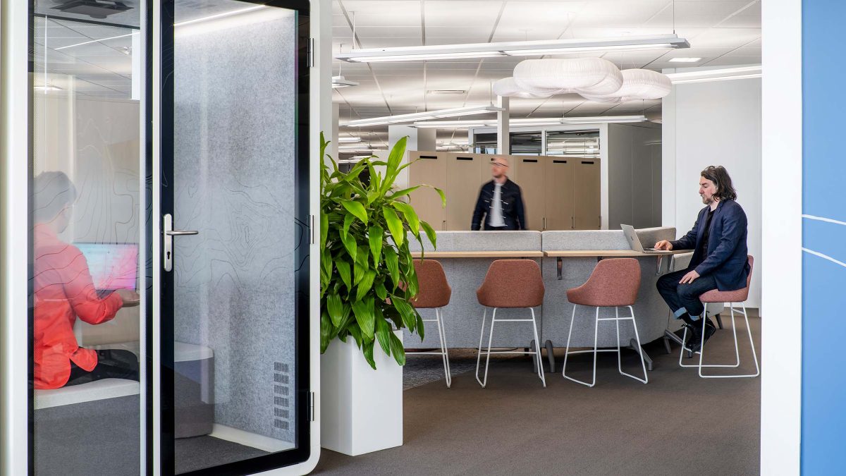 mmoser-vancouver-airport-authority-vancouver-workplace-interior-phone-booth