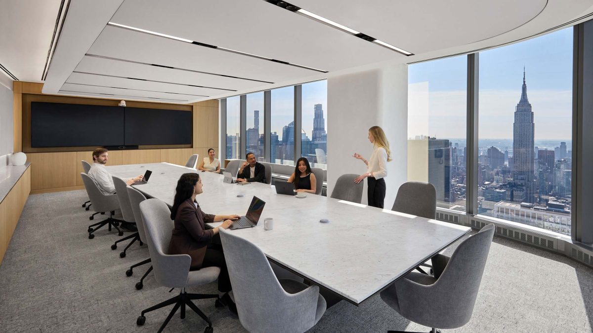 financial-workplace-design-new-york-modern-boardroom-people-in-meeting