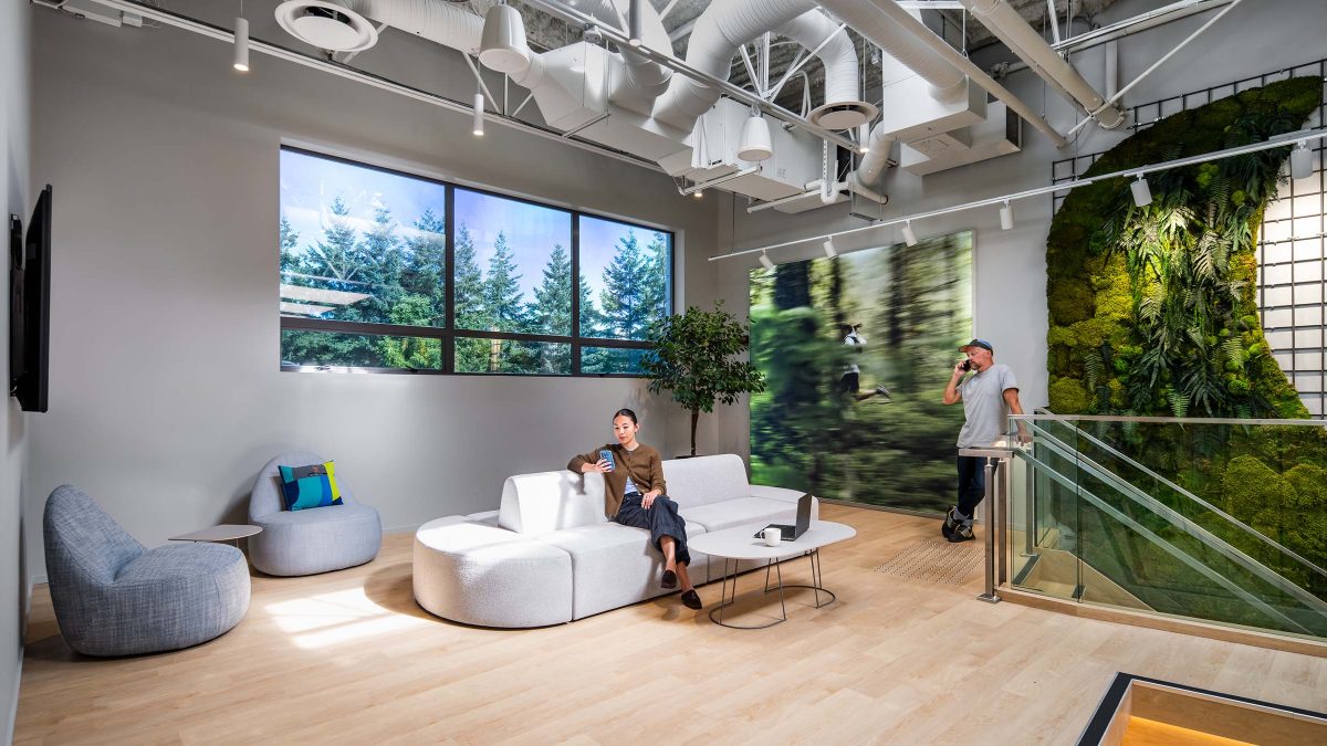 mmoser-arcteryx-vancouver-workplace-interior-casual-lounge-employee-sitting