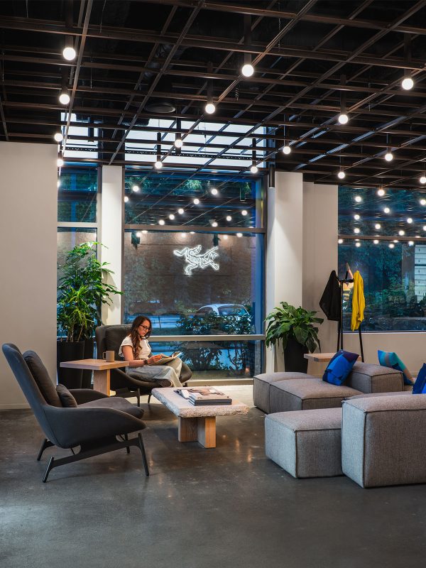mmoser-arcteryx-vancouver-workplace-interior-employee-lounge-and-cafe
