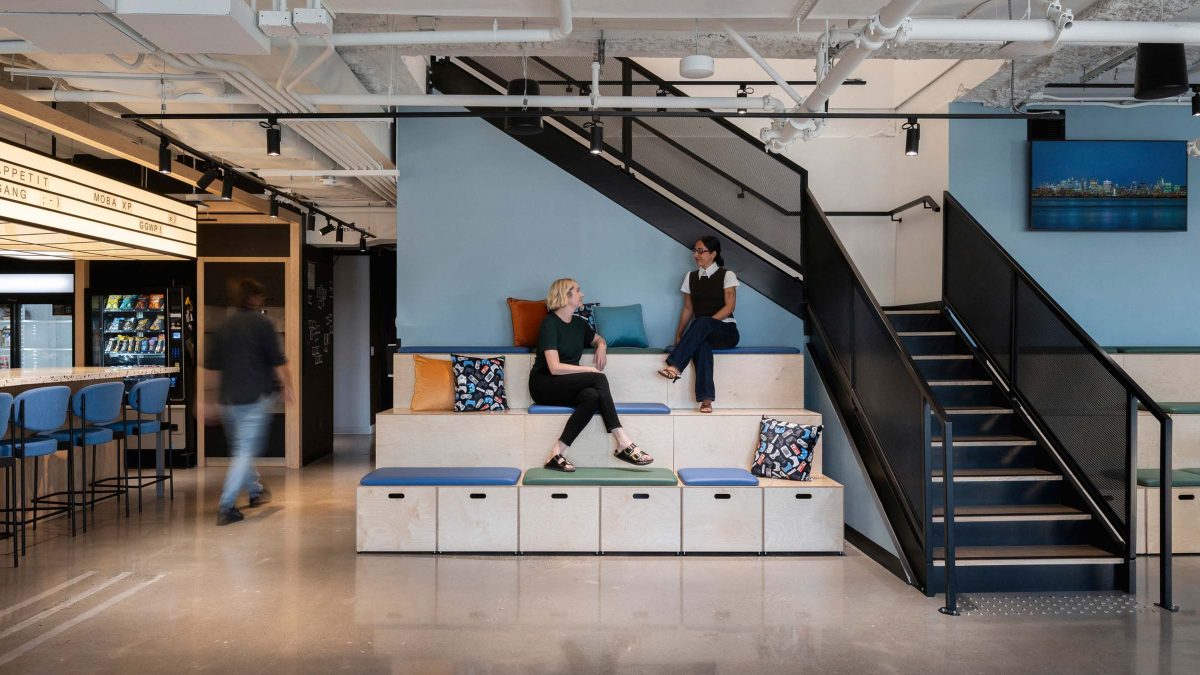 mmoser-confidential-client-montreal-workplace-interior-casual-seating-meeting-point-two-people-sitting