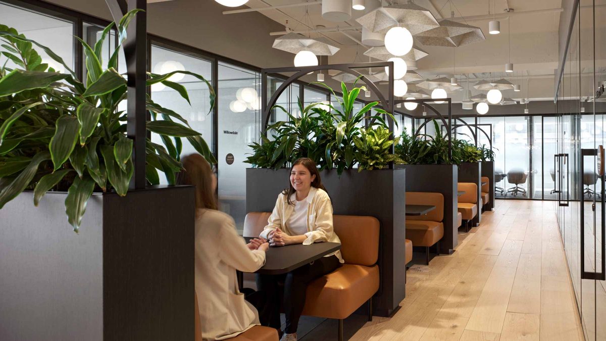 mmoser-pwc-canada-toronto-headquarters-workplace-interior-booth-seating