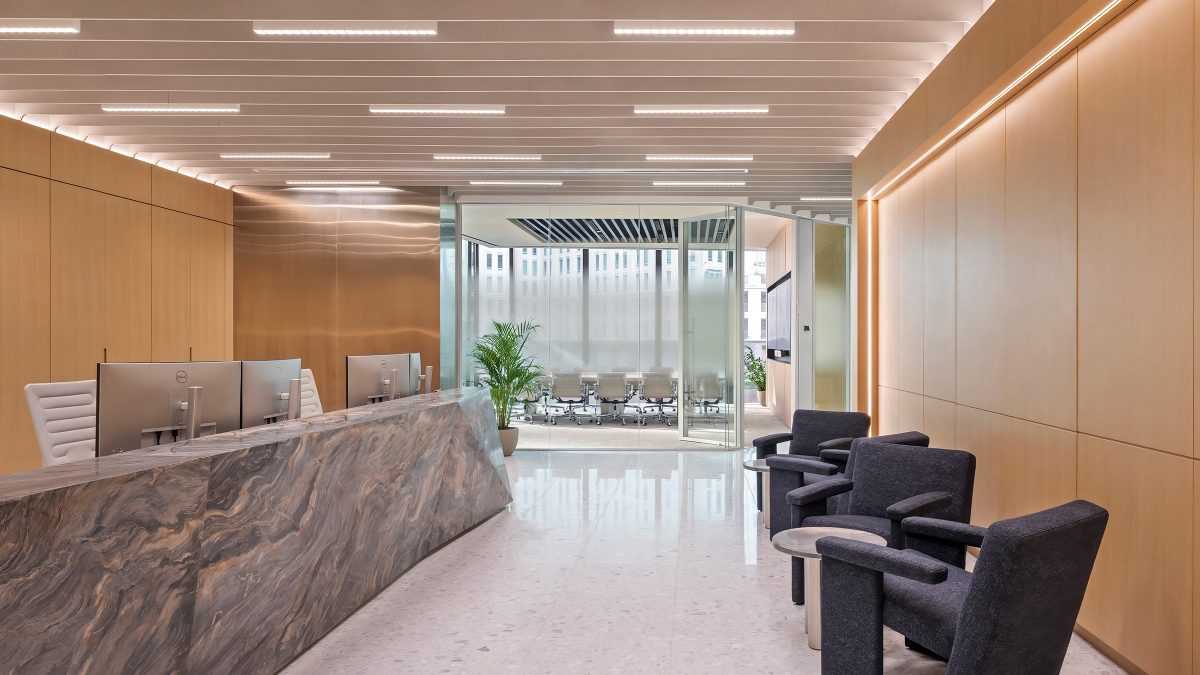 reception-desk-and-arrival-space-at-ICD-Brookfield-Place-office