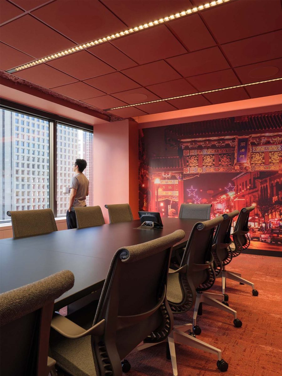 mmoser-autodesk-vancouver-workplace-design-interior-employee-taking- break