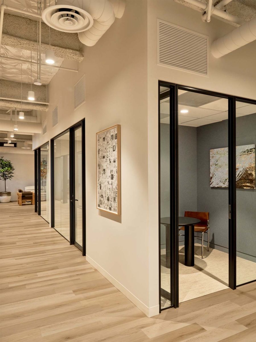 mmoser-upfront-ventures-los-angeles-workplace-interior-design-meeting-pods.