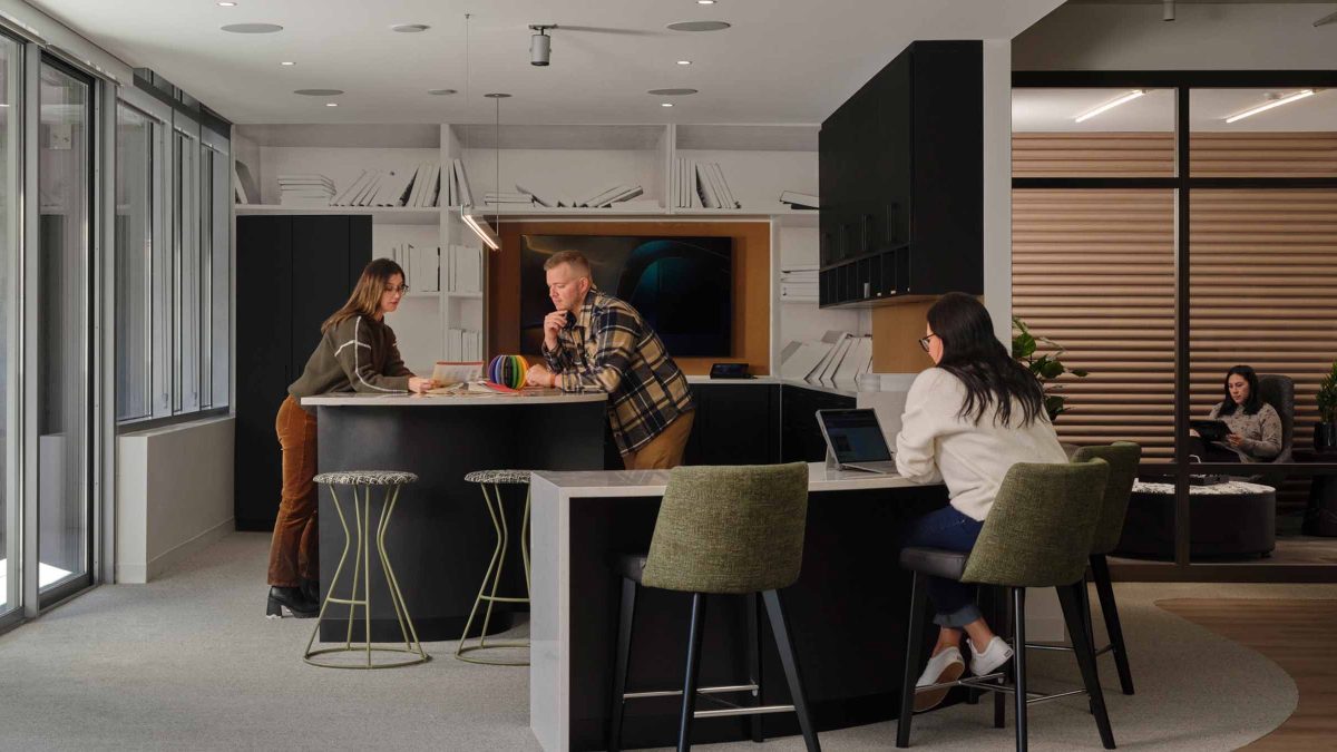 mmoser-working-spaces-denver-workplace-showroom-interior-client-area