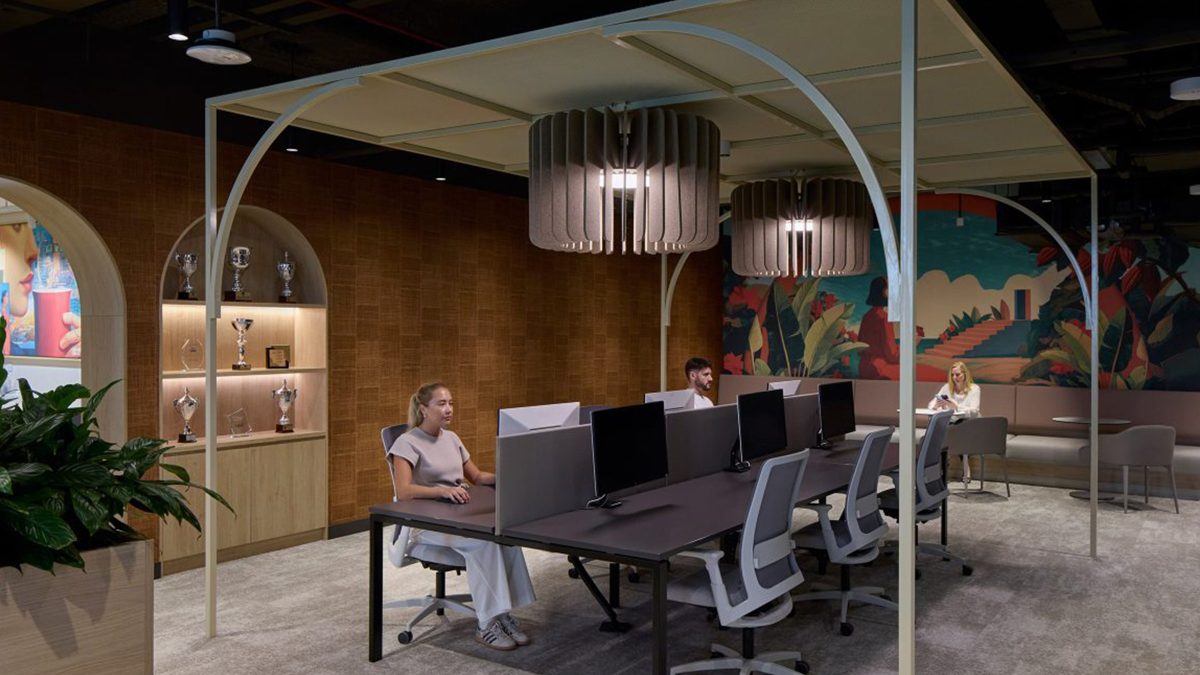 people-working-at-desks-at-expo-city-dubai-office