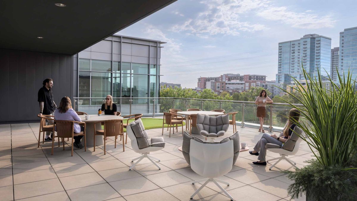 mmoser-confidential-oil-gas-client-denver-workplace-interior-design-terrace-people-taking-a-break