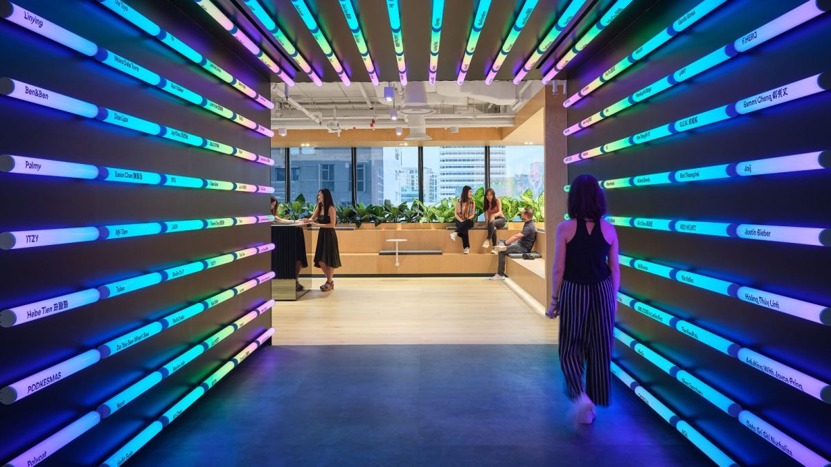 mmoser-chantal-frenette-toronto-workplace-design-for-the-tech-sector-neon