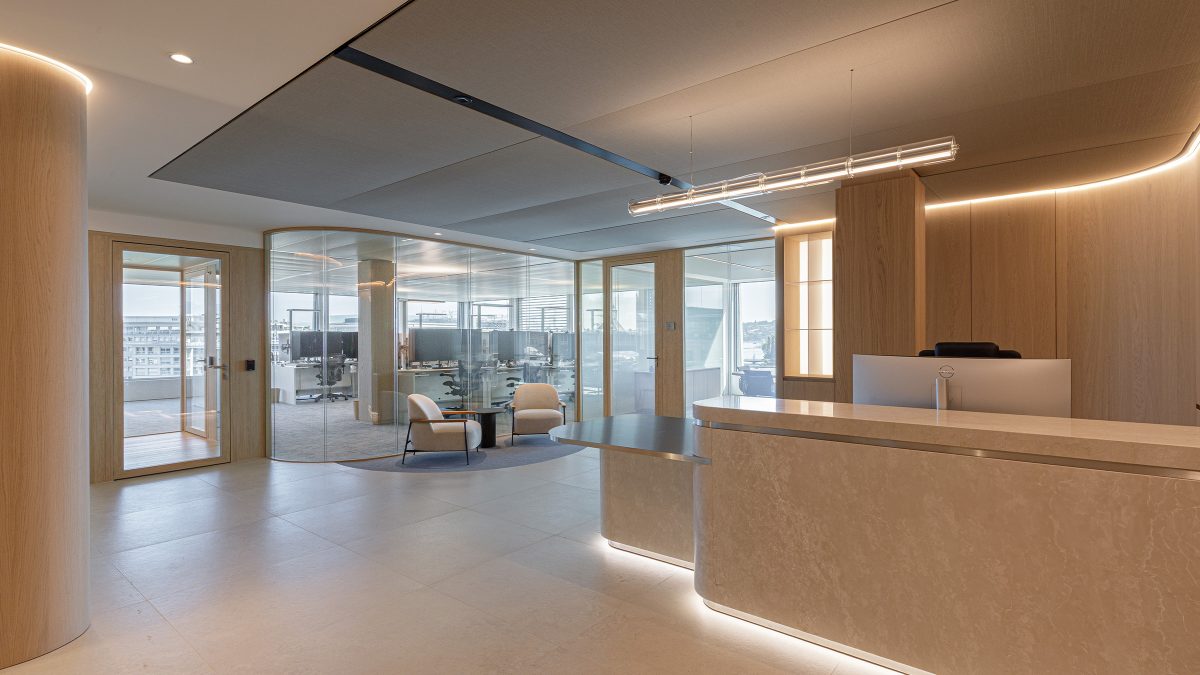 view-of-reception-and-trading-floor-within-office-design-geneva