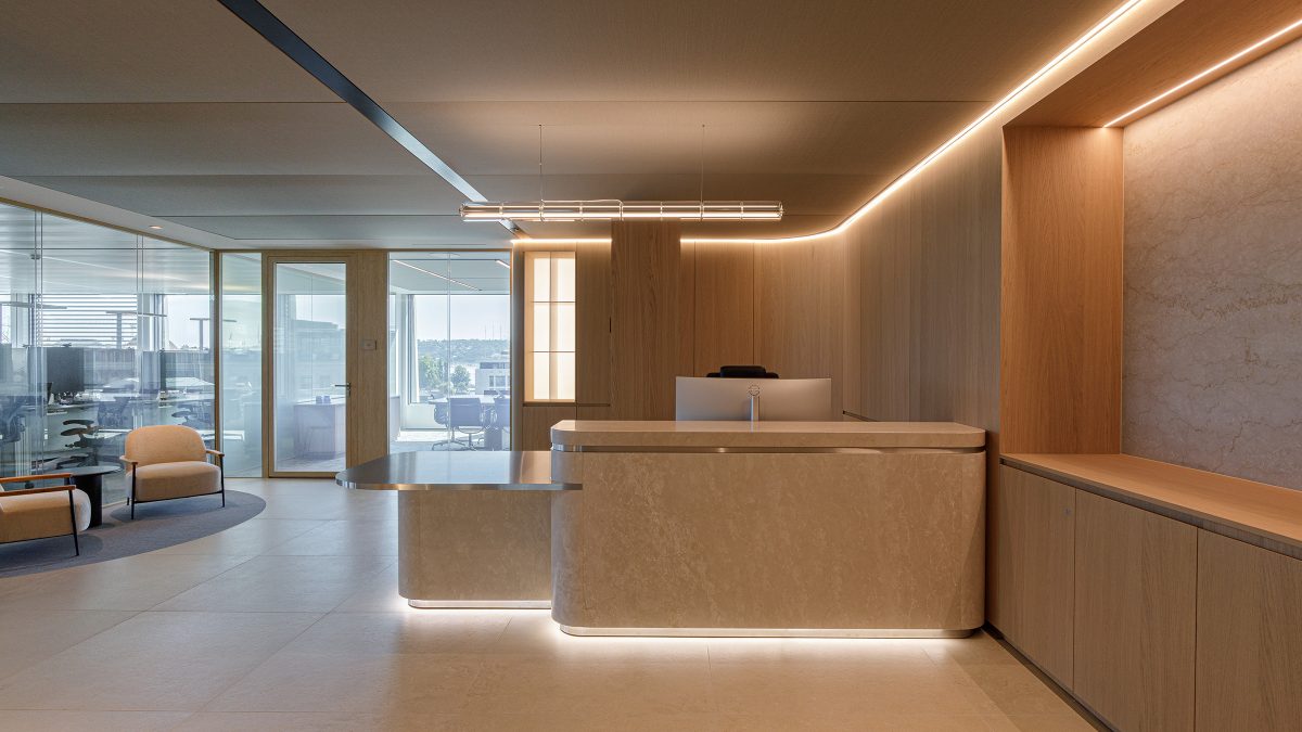 reception-desk-within-office-design-geneva